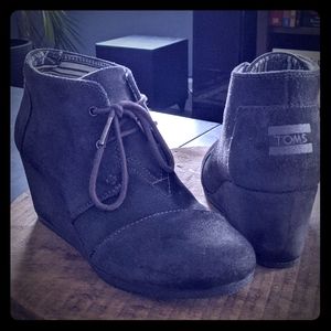 Toms suede booties